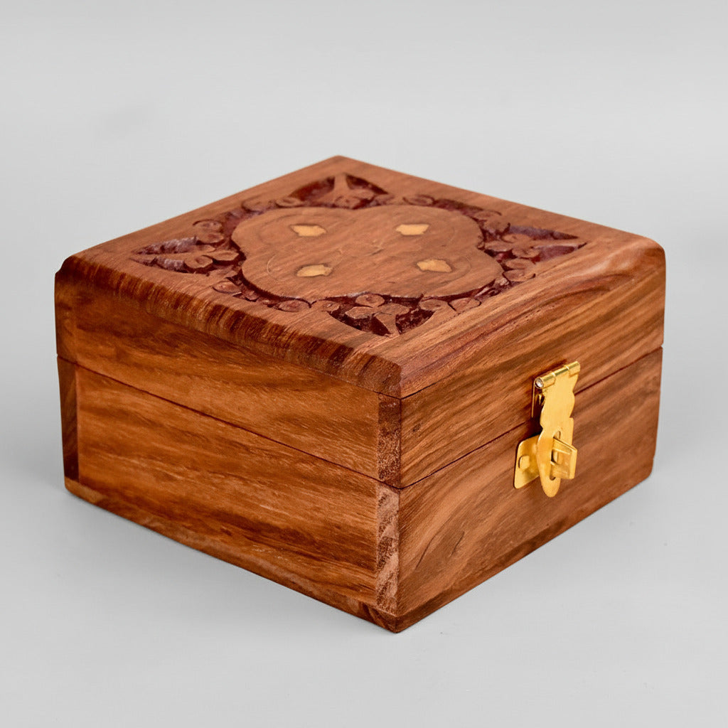 Quatrefoil Wooden Sheesham Puja Box
