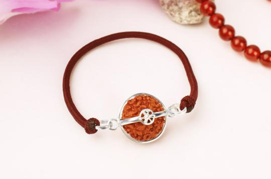  https://dont2qcigdrmt.cloudfront.net/ProductImages/Other_Products/Riddhi-Siddhi-Ganesh---J---RST133---Silver-Chain-edited.jpg