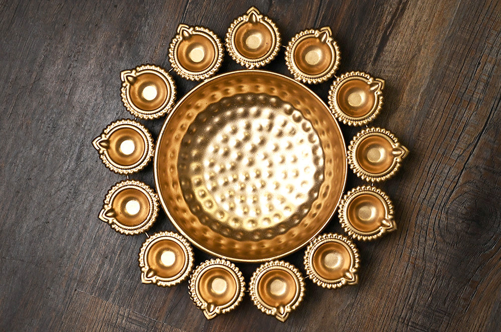 Aesthetic Floral Urli With Diyas