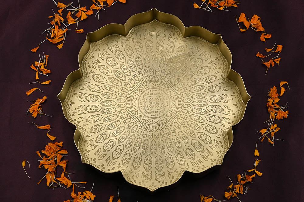 Aaira Design Engraved Flower Shape Urli