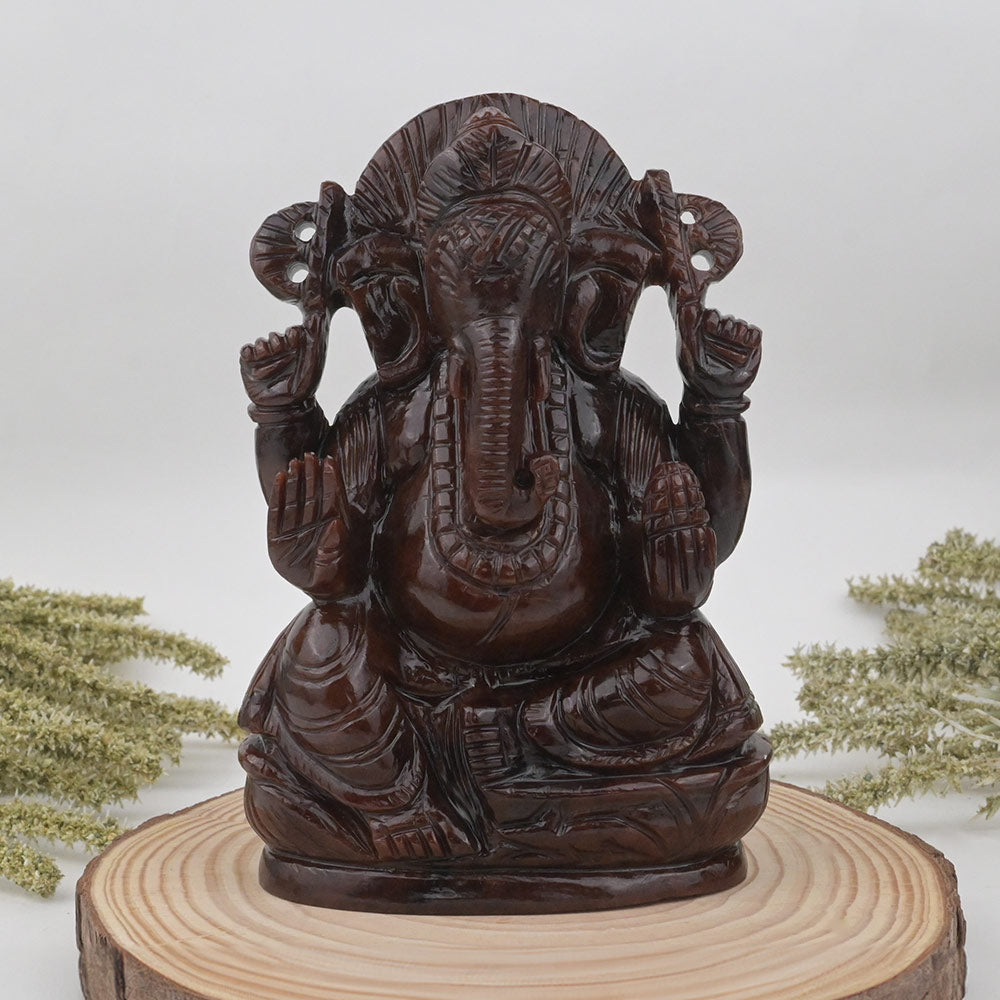 Gomedh Ganesh Idol - 1367 gms