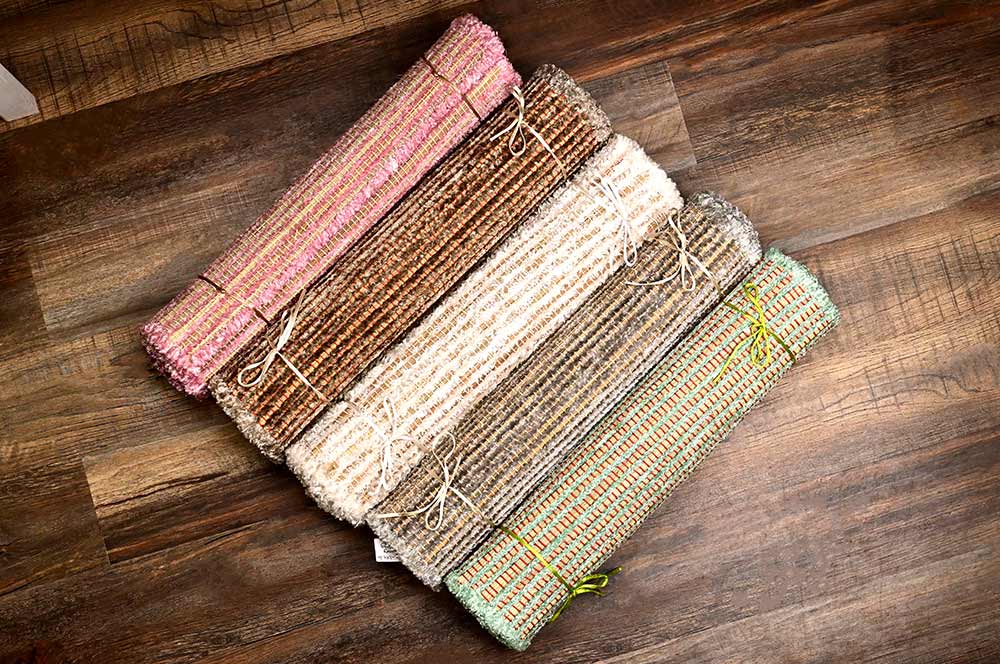 Kusha Grass Mat with Multicolored Woolen Fiber I-Large-Baby Pink