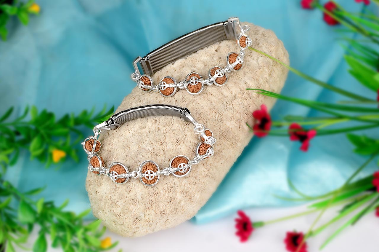 Siddha Combination (Java)-Small-Silver Basket With Metallic Stretchable/Magnetic Band