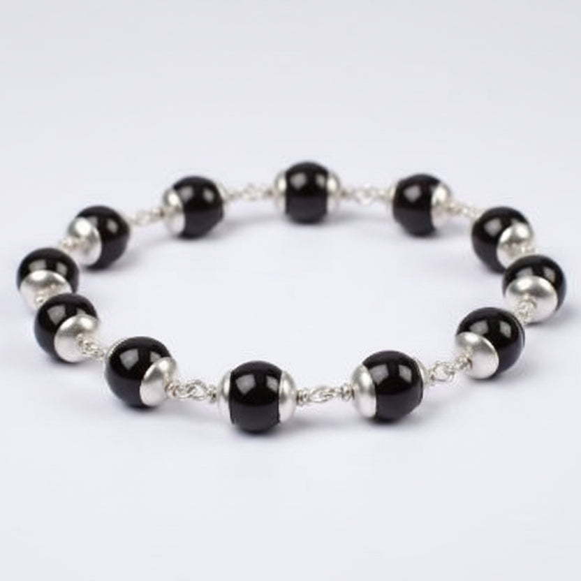 Garnet Round Bracelet in plain Silver Caps (10 mm)