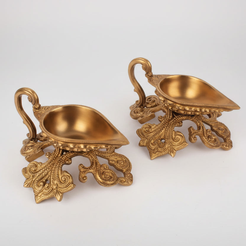 Antique Design Brass Aarti Diya-One Piece